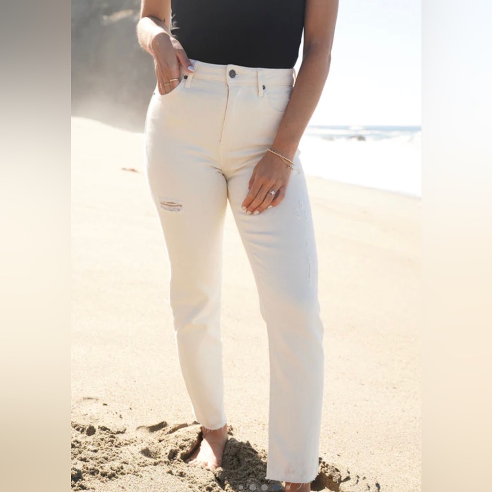 Carly Jean | Chrissy Distressed Straight Leg Jeans